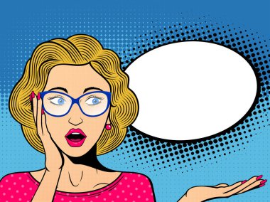 Pop art kadın yüzü açık ağız ile şaşırttı. Komik kadın gözlük ile konuşma balonu. Arka plan noktalı retro. Hisse senedi vektör çizim.