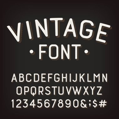 Klasik alfabe yazı tipi. Hasarlı retro harfler, sayılar ve semboller. Tipografi dizaynınız için vektör tipi.