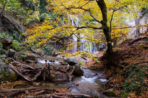 Jur-Jur şelale Crimea'da