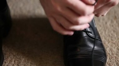 adam ayakkabı bağcıklarımı. Yakın çekim