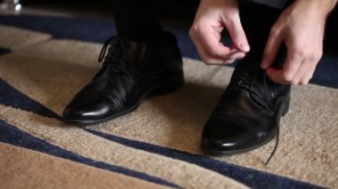 adam ayakkabı bağcıklarımı. Yakın çekim