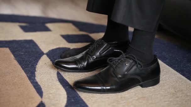 Man wears leather shoes. feet close-up — Stock Video