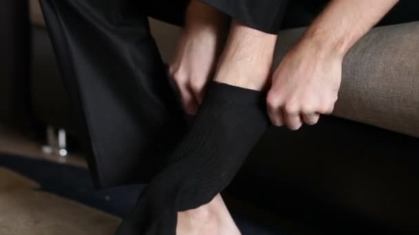 Man dons black socks — Stock Video