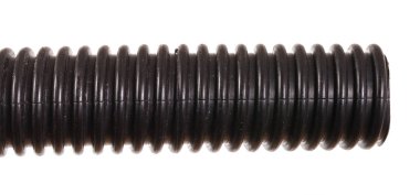 izole beyaz zemin üzerine siyah oluklu boru