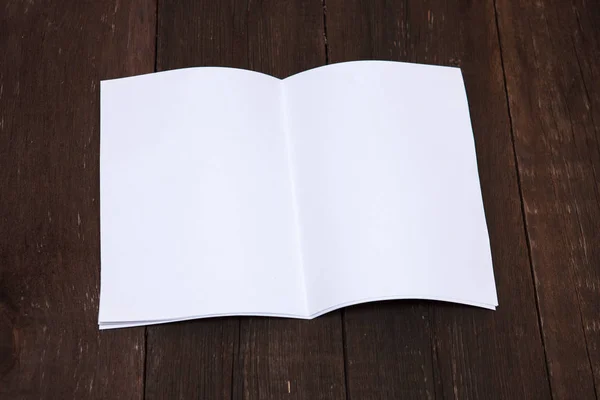 Booklet of blank sheets of paper on a wooden background — Stock Photo, Image