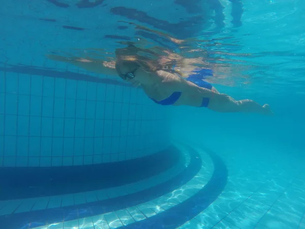 Aktivität im Schwimmbad — Stockfoto