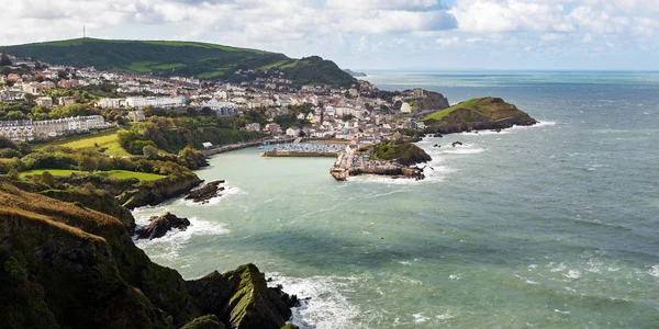 Ilfracombe stad panoramisch vanuit een hoog standpunt — Stockfoto