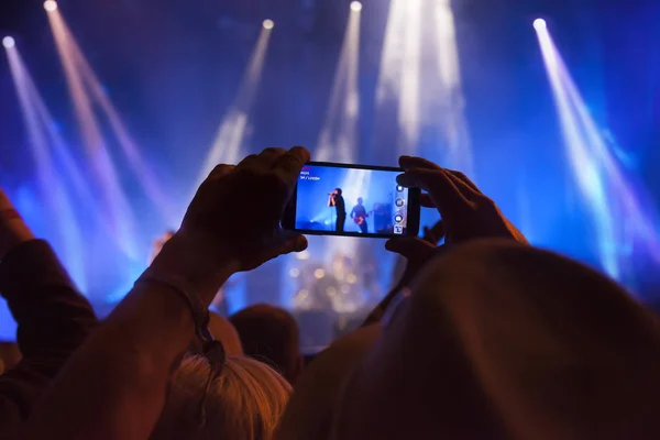 Bir konserde filme — Stok fotoğraf