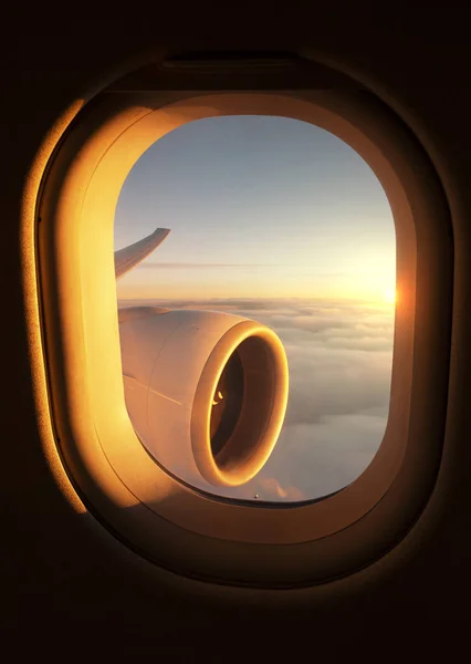 Vista do pôr do sol fora da janela do avião — Fotografia de Stock