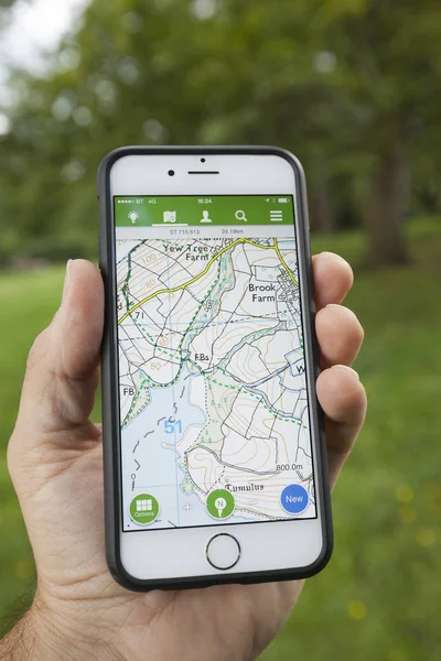 Ordnance Survey Map op een iphone — Stockfoto