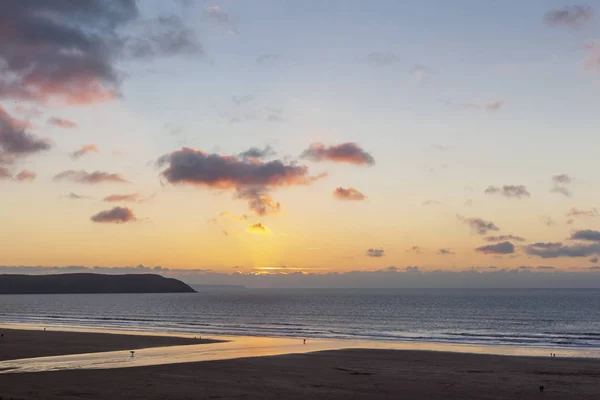 Zonsondergang bij Woolacombe Beach in North Devon, Verenigd Koninkrijk — Stockfoto