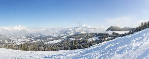 Vinterutsikt över Kitzbuhel Alperna i Österrike — Stockfoto