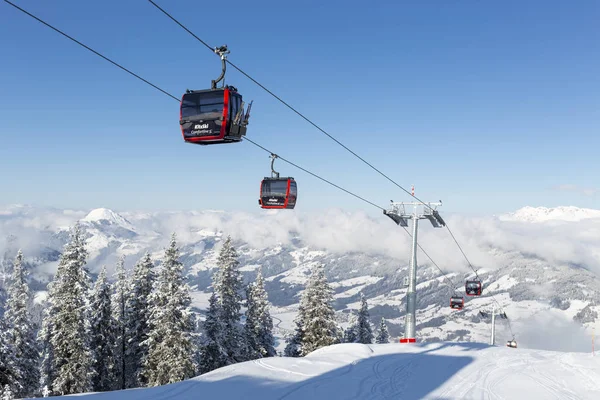 Kitzbuhel的Fleckalmbahn Ski Gondola — 图库照片