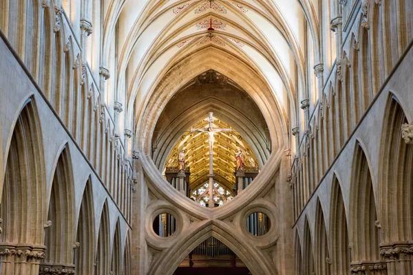 ウェルズ大聖堂の聖アンドリューの十字架アーチ — ストック写真