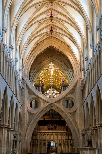 ウェルズ大聖堂の聖アンドリューの十字架アーチ — ストック写真
