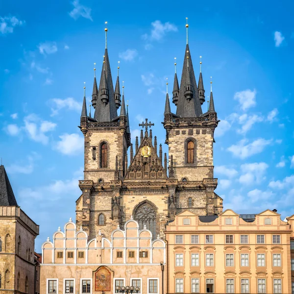Guds Moder kyrka före Tyn i Prag — Stockfoto
