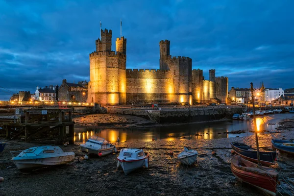 Castillo de Caernarfon en la noche — Foto de Stock