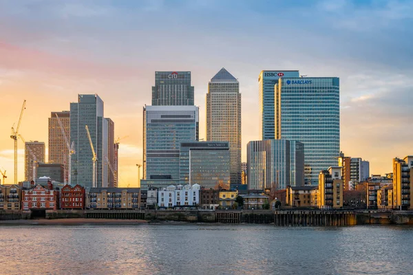 Kanarienvogel in London bei Sonnenuntergang — Stockfoto