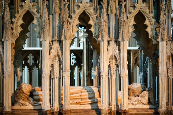 Tumba del Rey Eduardo II dentro de la Catedral de Gloucester — Foto de Stock