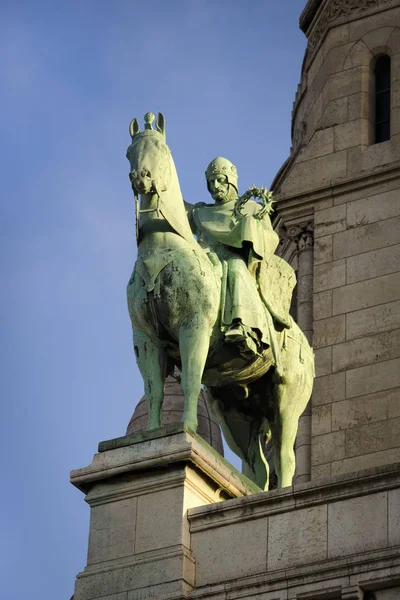 Estatua de Luis IX en Monmartre —  Fotos de Stock