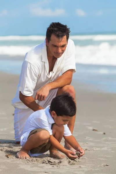 Father Parent Male Boy Child Son Family Beach Fun — Stock Photo, Image