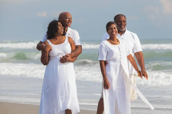 Happy Senior African American Couples Men Women on Beach — Stock Photo, Image