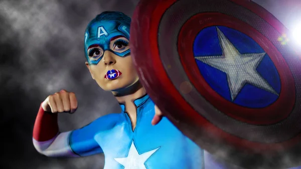 Charming Girl Body Art Captain America Holding Shield Her Hand — Stock Photo, Image