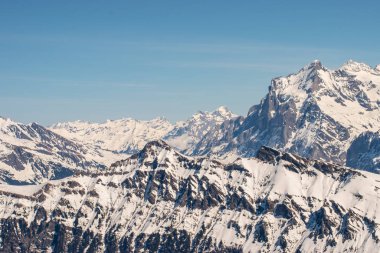 Murren Jungfrau kayak bölgesinin panoramik manzaralı İsviçre dağlarının zirvesi.