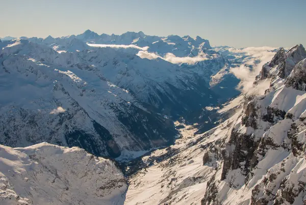 Picos Montanha Cobertos Neve Estância Esqui Engelberg Suíça — Fotografia de Stock