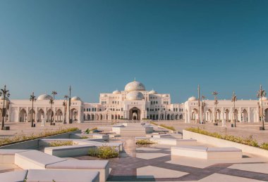 Abu Dabi 'de yeni, anıtsal bir manzara, şimdi halka açık, Arap iç mimarisinin harikalarını gösteriyor. Qasr Al Watan, Başkanlık Sarayı. Abu Dabi / BAE, Kasım 06.2019
