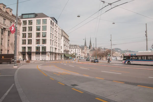 空荡荡的街道隔离 关门了失踪的游客 经济崩溃了 又一场危机 梦想还是现实 于3月27日在瑞士卢塞恩拍摄 2020年 图库图片