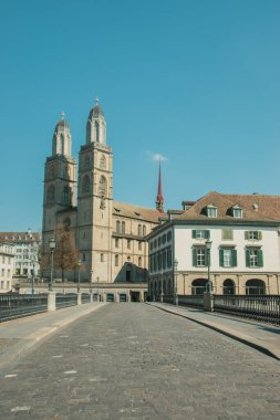 Boş sokaklar. Kapalı dükkanlar. Kayıp turistler. 2 Nisan 'da Zürih / İsviçre' de çekilmiş. 2020