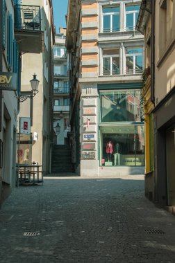 Boş sokaklar. Kapalı dükkanlar. Kayıp turistler. 2 Nisan 'da Zürih / İsviçre' de çekilmiş. 2020