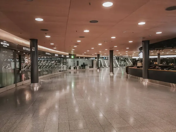 Luchthaven Zürich Met Gesloten Winkels Zonder Passagiers Genomen Zürich Zwitserland — Stockfoto