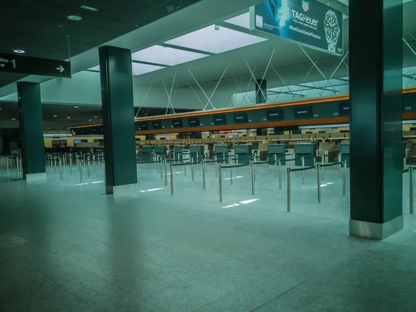 Αεροδρόμιο Ζυρίχης Κλειστά Καταστήματα Και Χωρίς Επιβάτες Τραβήχτηκε Στη Ζυρίχη — Φωτογραφία Αρχείου