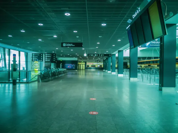 Aeropuerto Zurich Con Tiendas Cerradas Sin Pasajeros Tomado Zurich Suiza — Foto de Stock