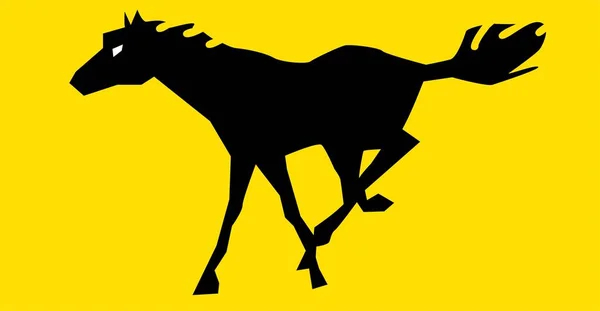 黄色背景的黑马 — 图库照片