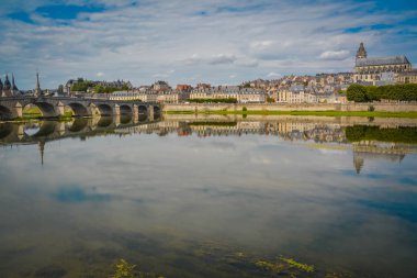 Loire, Fransa Loire köprüden. Şehir Blois. Val de Loire