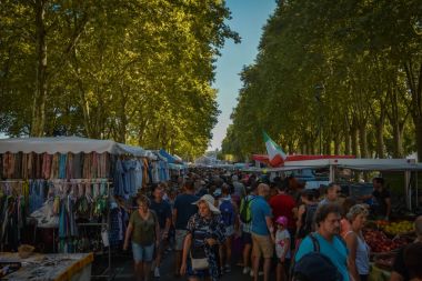 Market de city Amboise, Fransa, Ağustos 2017