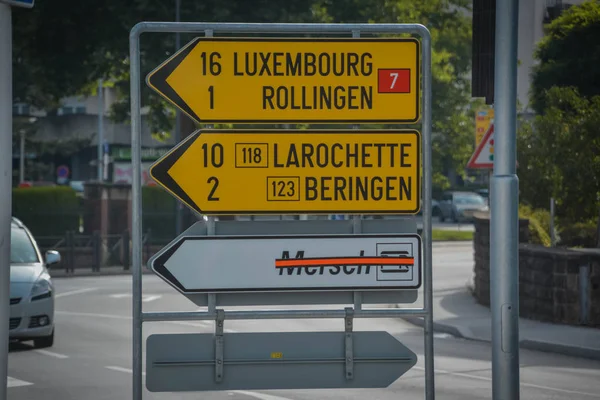 Trafikskilt Luxembourg August 2017 - Stock-foto