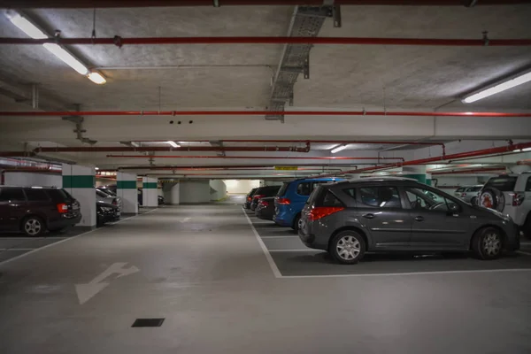 Samochody Zaparkowane Parkingu Podziemnym Trewir Niemcy Sierpnia 2017 — Zdjęcie stockowe