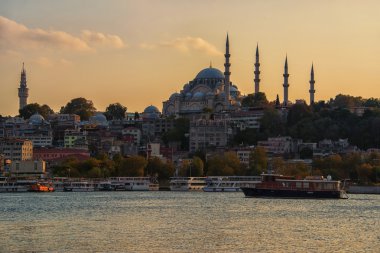 Istanbul cityscape günbatımı üzerinde