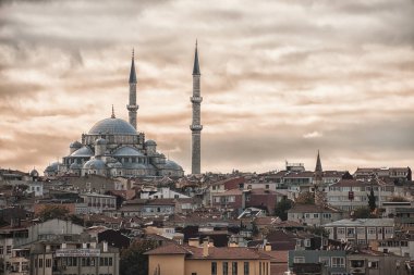 Istanbul cityscape günbatımı üzerinde