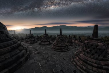 Borobudur Tapınağı Java