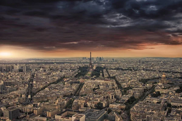 Хмарно Панорама Парижа — стокове фото