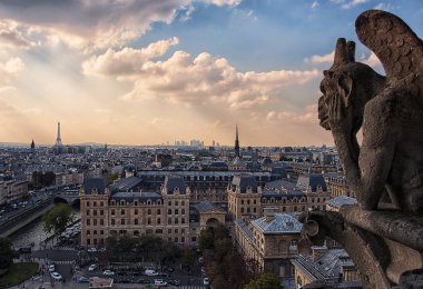 Notre-Dame'nın canavar Paris panorama içinde