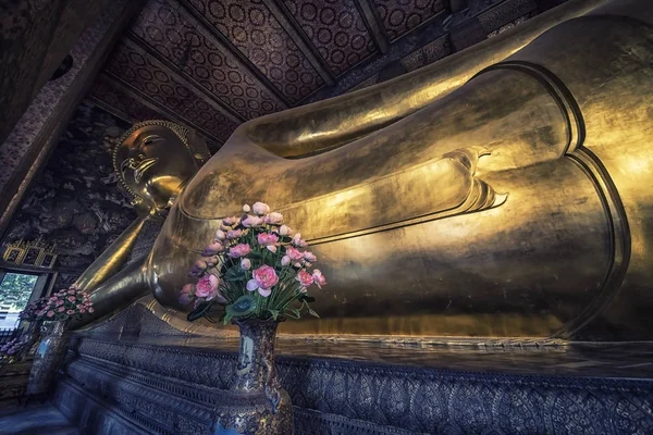 Leżącej Buddy w świątyni Wat Pho, Bangkok — Zdjęcie stockowe