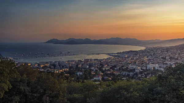 Západ slunce nad Cannes — Stock fotografie