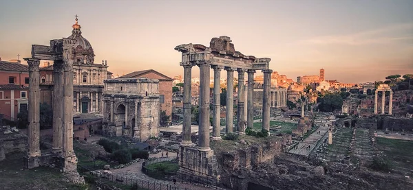 Roma paisaje urbano al atardecer —  Fotos de Stock