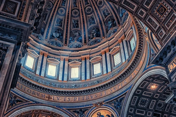 До собору Святого Петра в Римі — стокове фото